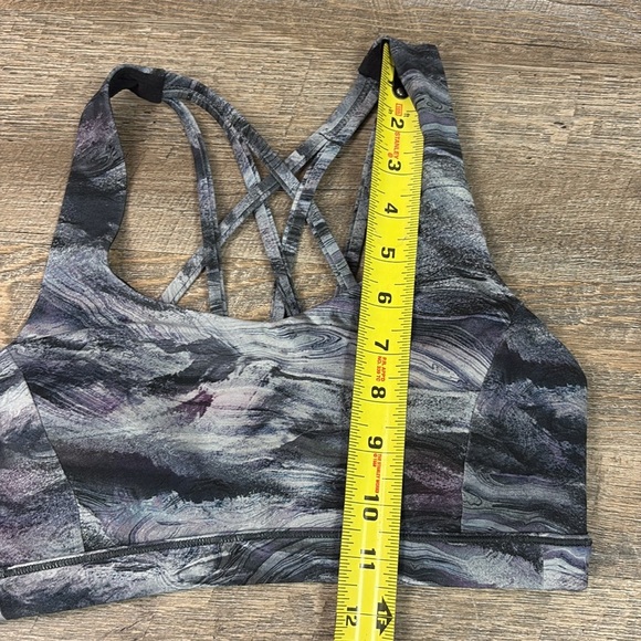 Lululemon Free to Be Serene Sports Bra Size 4 - Picture 8 of 8